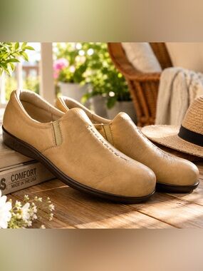 SAS Viva Slip On Loafers Women Size 9.5 AAA Slim Beige Leather Comfort Shoes